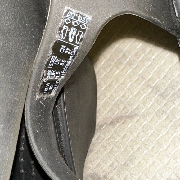 Crocs Stylish Black Strappy Sandals W 10 summer vacation spring beach - Picture 2 of 9